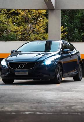 VOLVO V40 2.0 T4 KINETIC GASOLINA 4P AUTOMÁTICO VOLVO V40 2.0 T4 KINETIC GASOLINA 4P AUTOMÁTICO